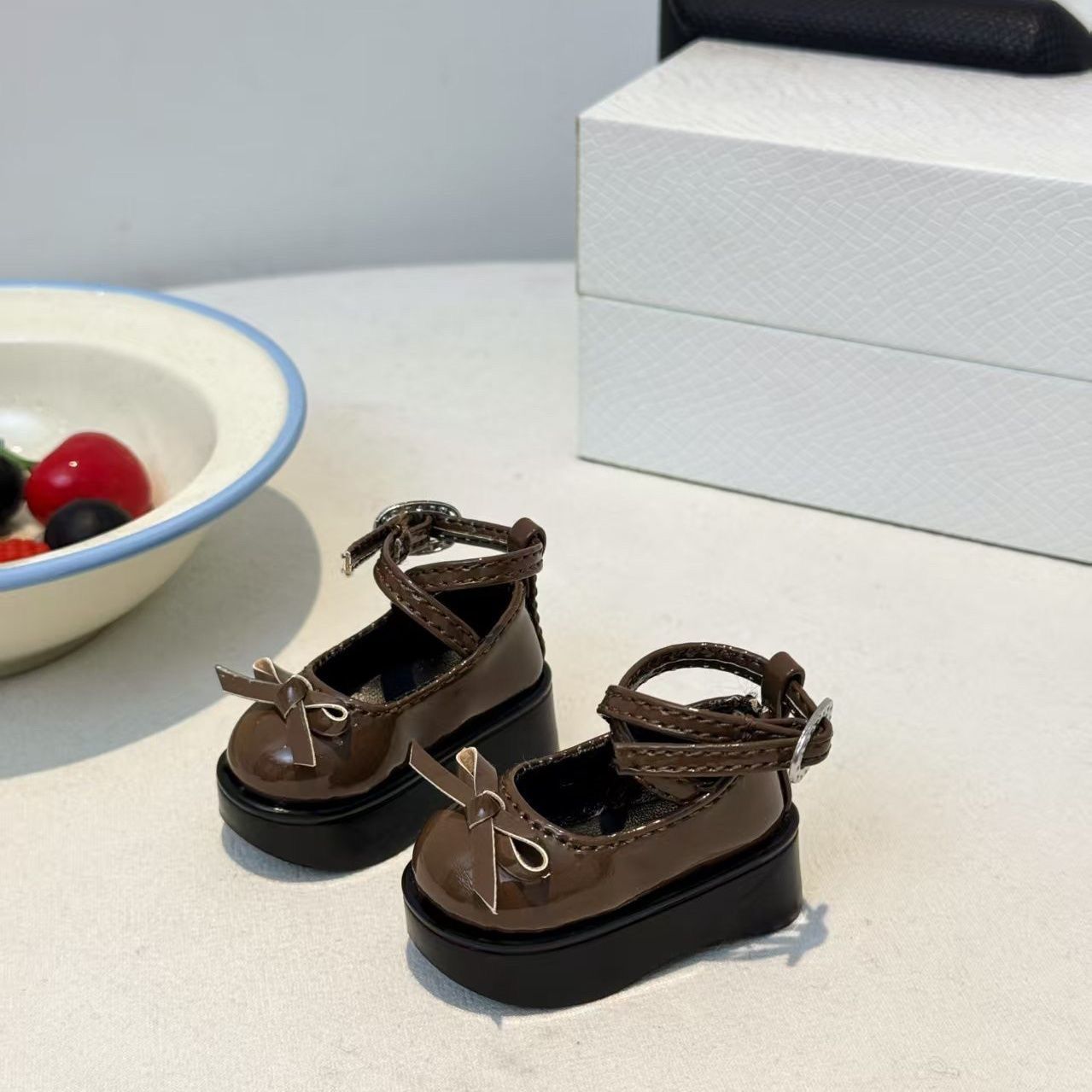Vintage Collectible Accessories - Chaussures de poupée à plateforme avec